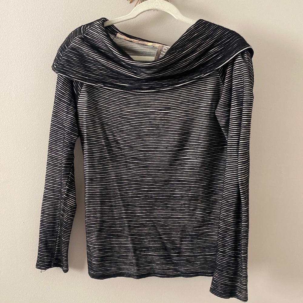 Chic Anthro scoop neck top